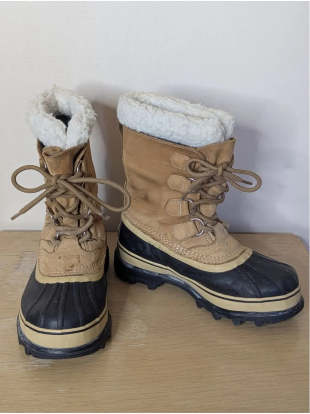 Women's Sorel Caribou Waterproof Tan Black Winter Boots Size 8 Lining
